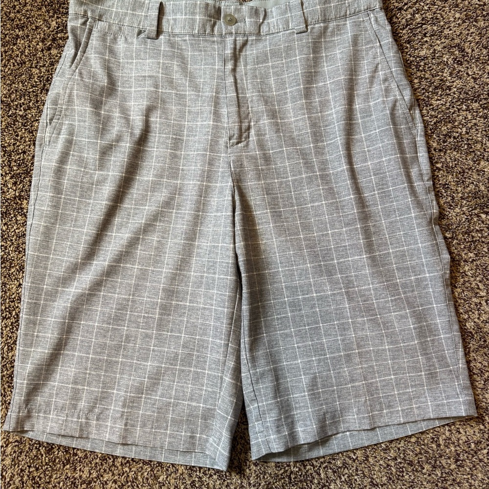Nike Men's Gray Checkered Shorts Golf or Casual size 30 - Picture 2 of 9